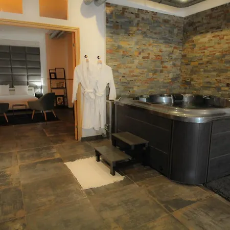 Pasteur Aparthotel 4*