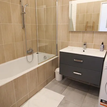 Pasteur Aparthotel 4*