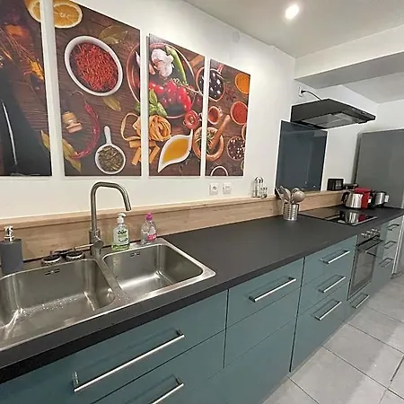 Pasteur Aparthotel 4*