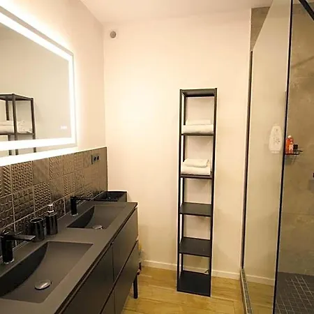 Pasteur Aparthotel 4*
