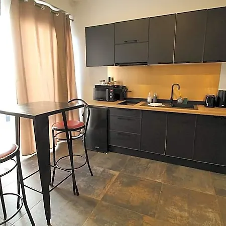 Aparthotel Pasteur 4*