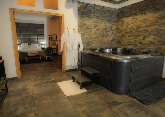 Pasteur Aparthotel 4*