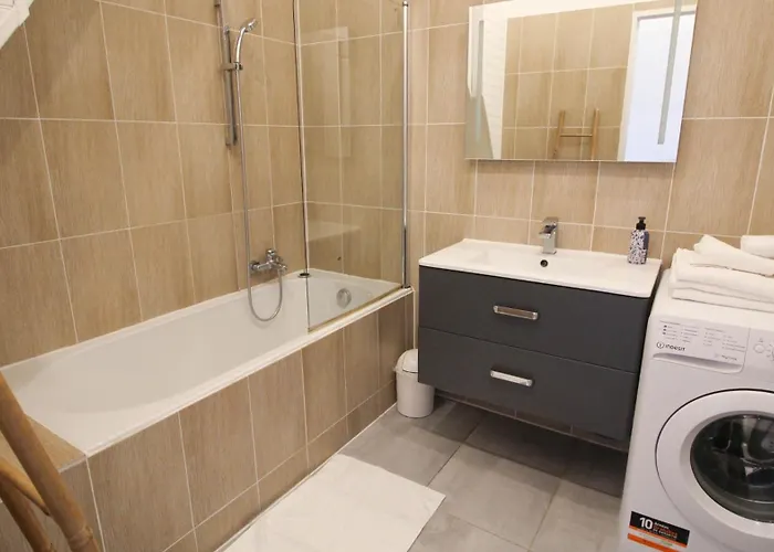 Pasteur Aparthotel 4*